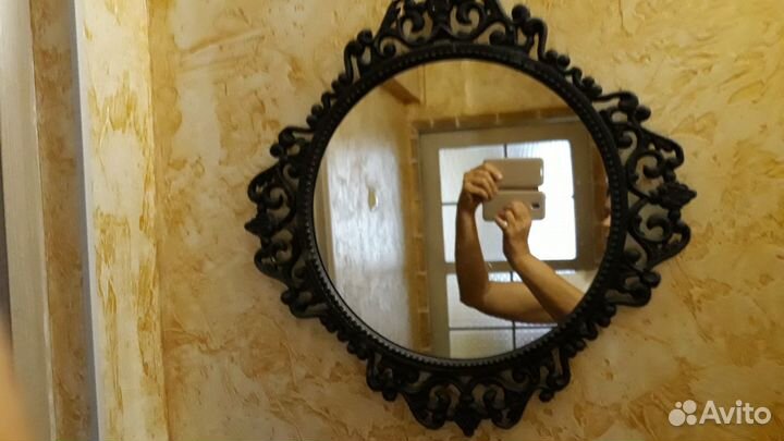 Зеркало в бронзовой раме
