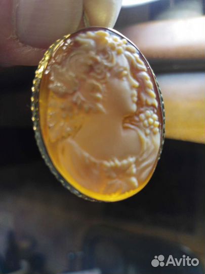 Брошь - камея