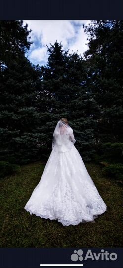 Свадебное платье со шлейфом