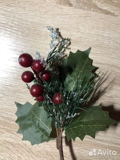 Веточка ягод для декора букет
