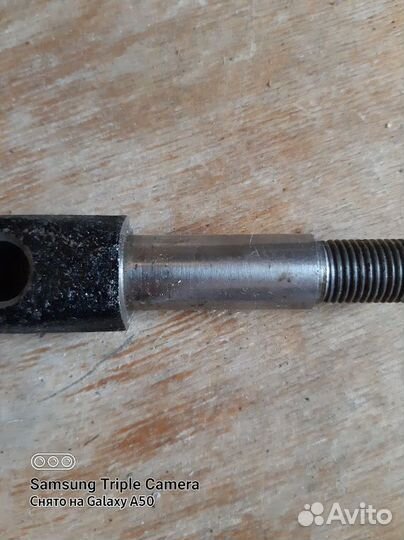 Ось верхнего рычага ваз 2121