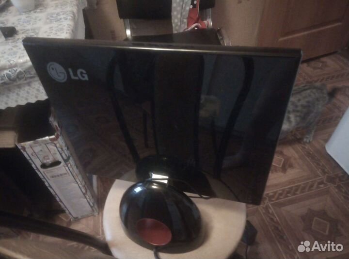 Монитор LG 19 в хорошем состоянии