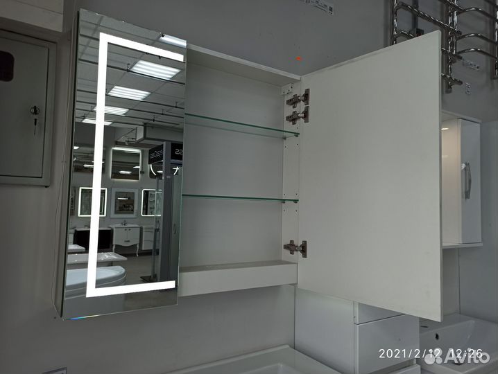 Зеркальный шкаф в ванную