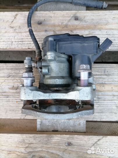 Задний левый тормозной суппорт Мазда CX-9