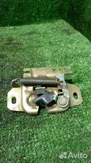 Замок крышки багажника Mitsubishi Eclipse