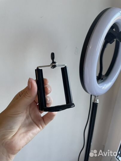 Штатив с кольцевой лампой