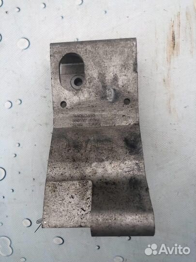 Кронштейн двигателя 8666261