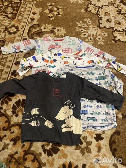 Вещи на мальчика: ботинки, кофты, краги, шапка