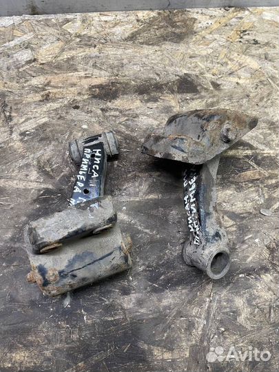 Рычаг передний верхний L R Nissan Primera p10