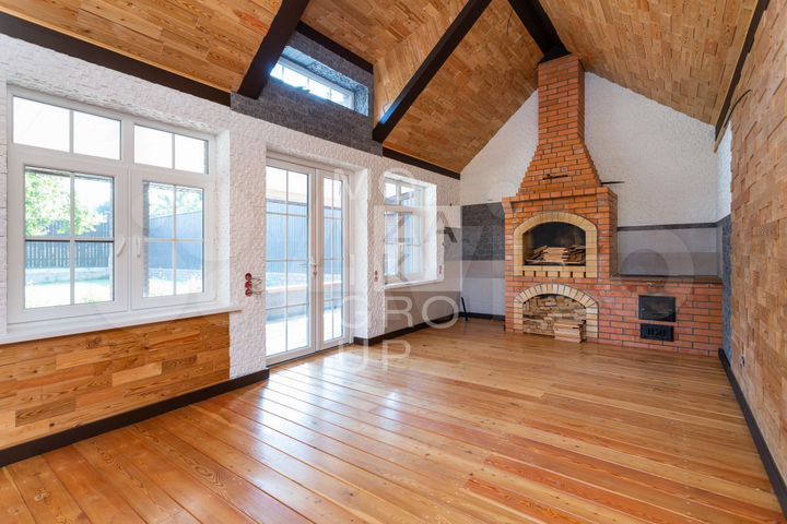 Дом 531 м² на участке 17 сот.