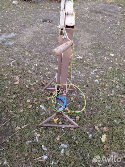 Станок для очистки медовых рамок