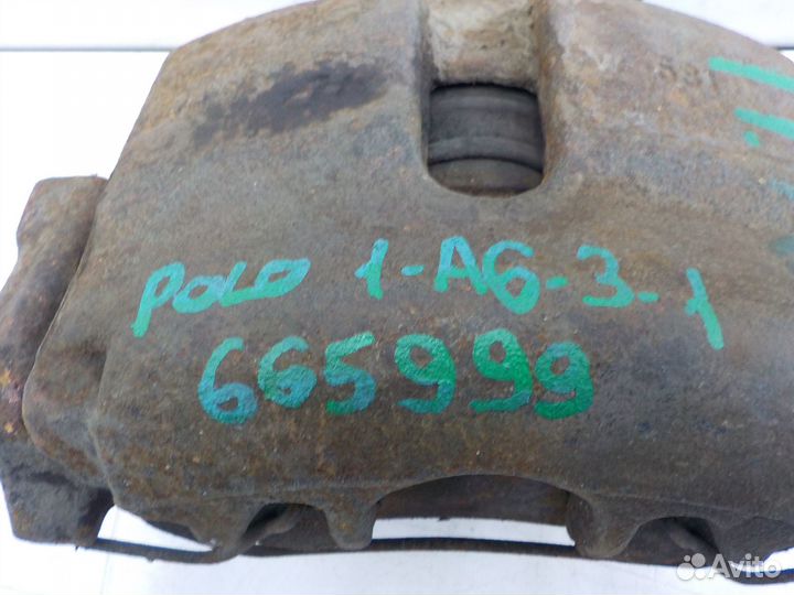 Суппорт тормозной передний правый на Volkswagen Po