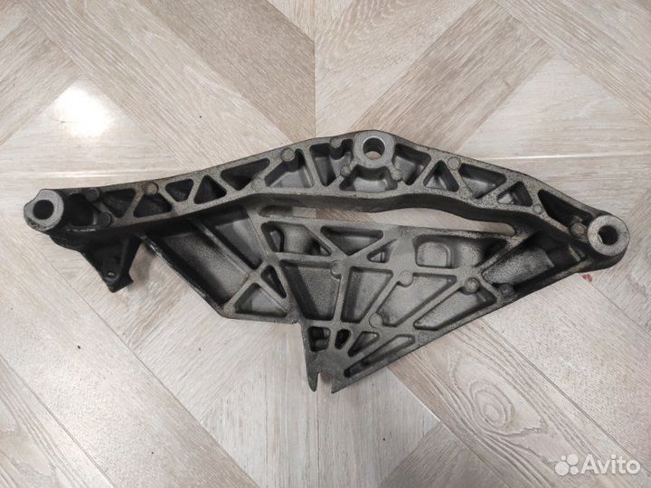 Кронштейн опоры двигателя передний Saab 9-3 вагон