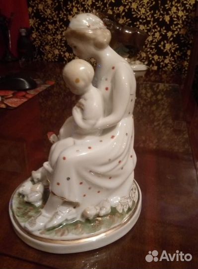 Мать и дитя статуэтка фарфор