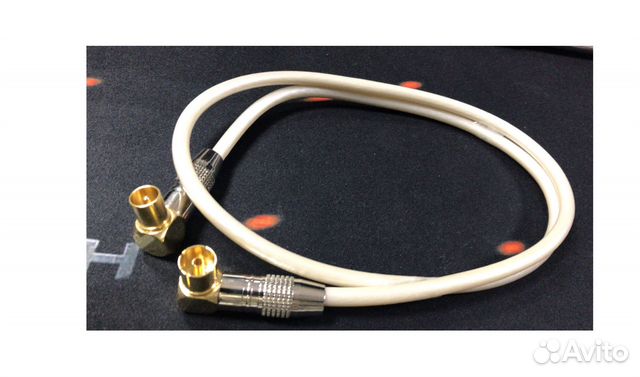 Антенный кабель угловой Deluxe Antenna m/f 0,8 м