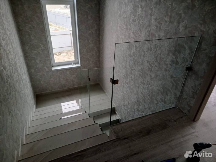 Стеклянные перила ограждения из стекла