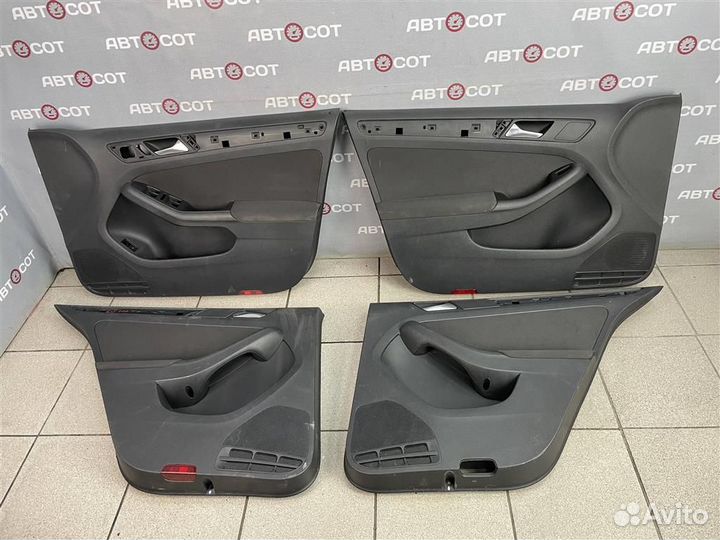 Дверные карты комплект VW Jetta 2011