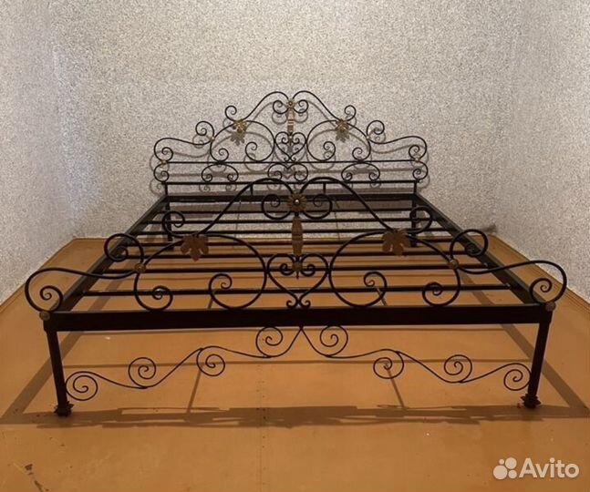 Кованая кровать