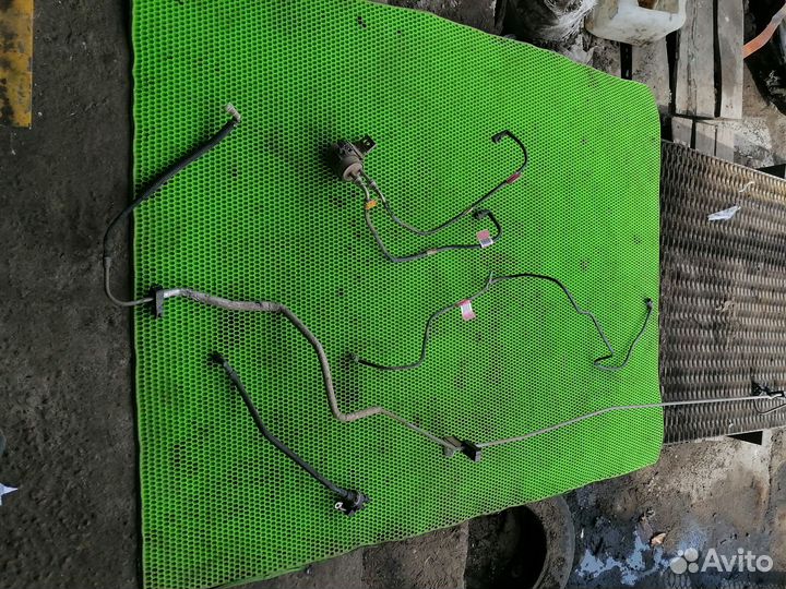 Трубка шланг топлива на Cadillac SRX 2003-2009