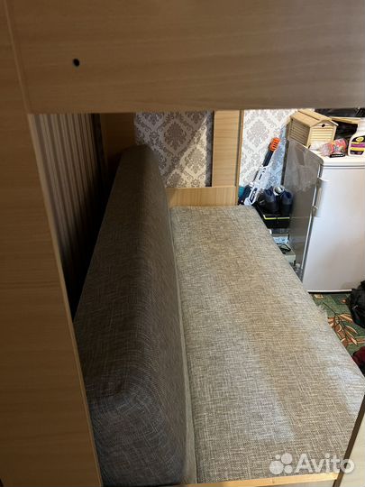 Кровать двухьярусная