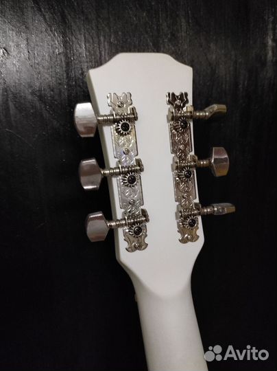 Акустическая гитара матовая, белая. Размер 7/8