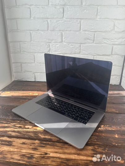 Apple MacBook Pro 15 inch 2016 i7/ram16gb/ssd256gb