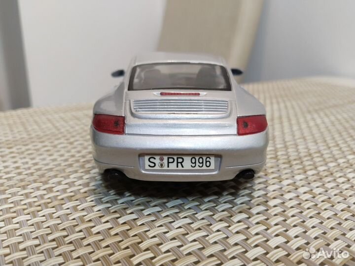 Модель Porsche 911 Carrera 1:24