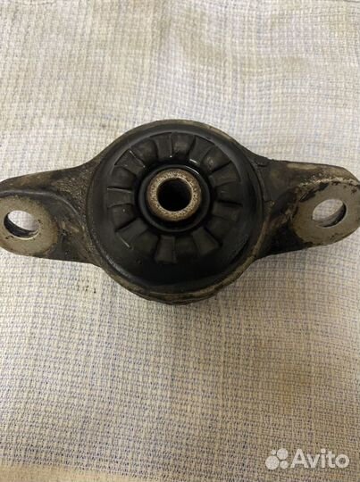 Опора 55311-H5000 стойки задней для Киа Рио 4