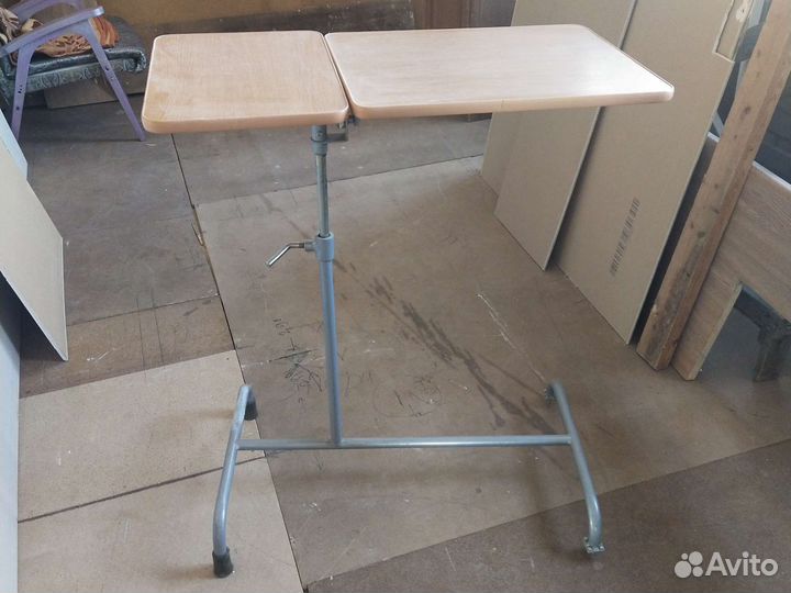 Детский письменный стол