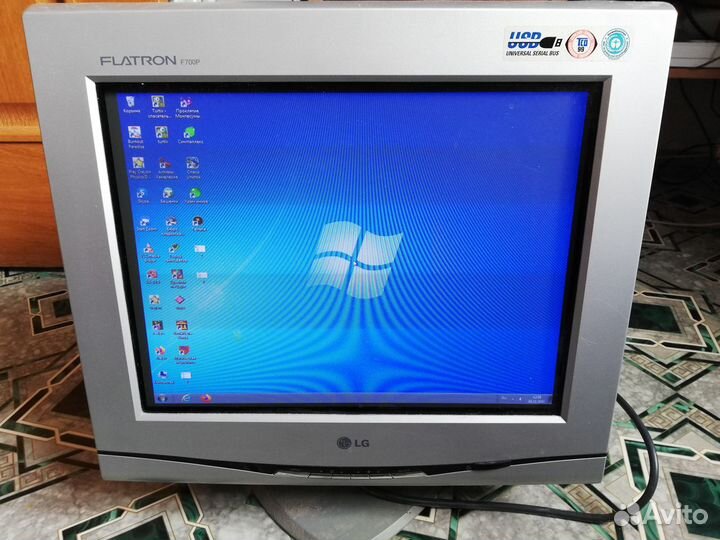 Монитор LG flatron F700P