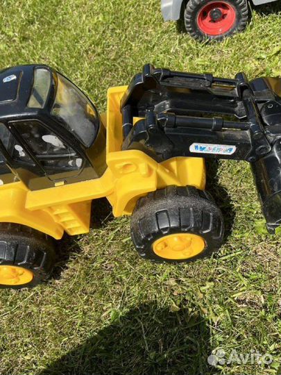 Игрушечная машина