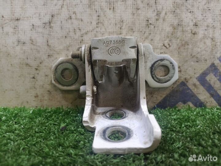 Петля двери задняя правая Renault Fluence седан