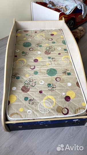 Детская кровать с матрасом машинка