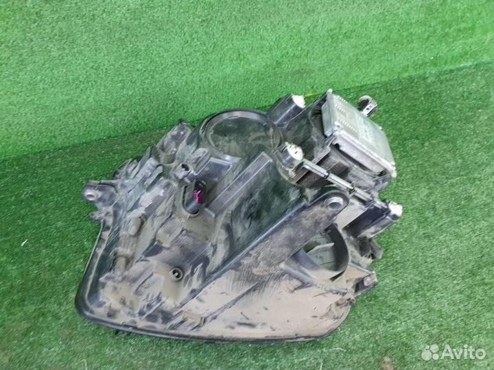 Фара правая Volkswagen Teramont