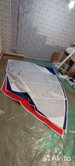 Парус на Оптимиста лодку