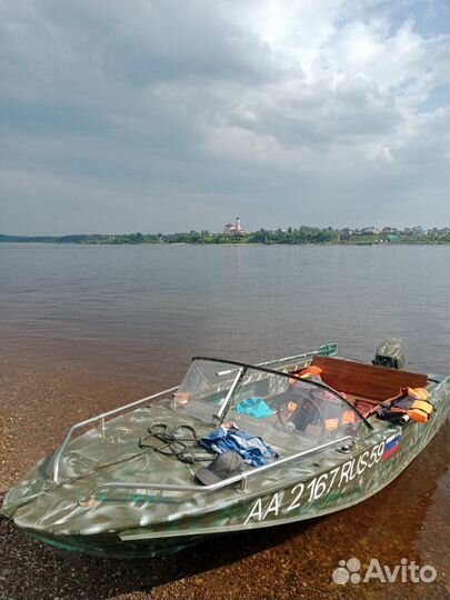 Лодка с Мотором