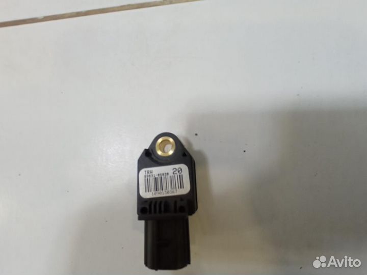 Датчик airbag Toyota Avensis T270 ZRT271 2008-2012