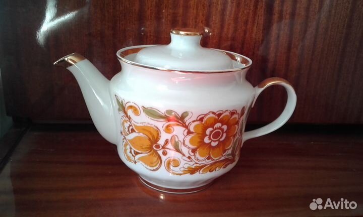 Чашки разные, заварочный чайник, стаканы СССР