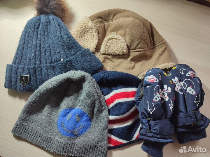 Шапки и варежки на мальчика, пакетом