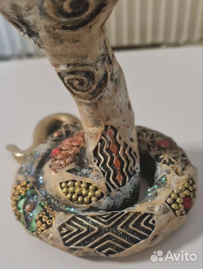 Декоративная фигурка кобры