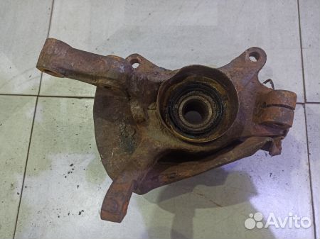 Кулак передний левый