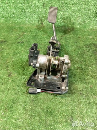 Педаль газа Nissan Primera