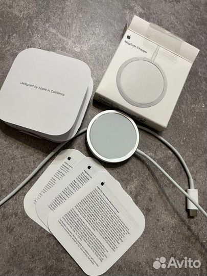 Беспроводное зарядное Apple MagSafe Charger