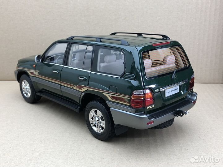 Toyota Land Cruiser 1:18