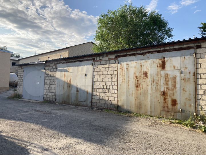 Гараж, > 30 м²