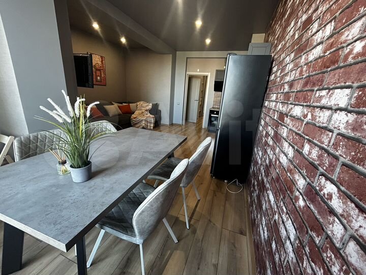 2-к. квартира, 70 м², 4/18 эт.