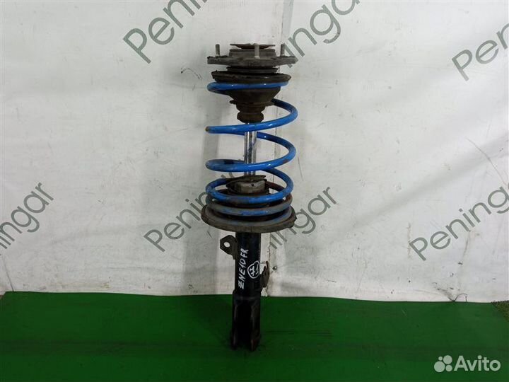 Стойка подвески передняя правая Toyota Wish ZNE10