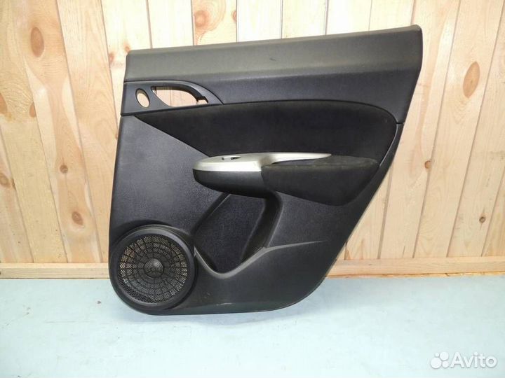 Обшивка двери задней правой Honda Civic 5D