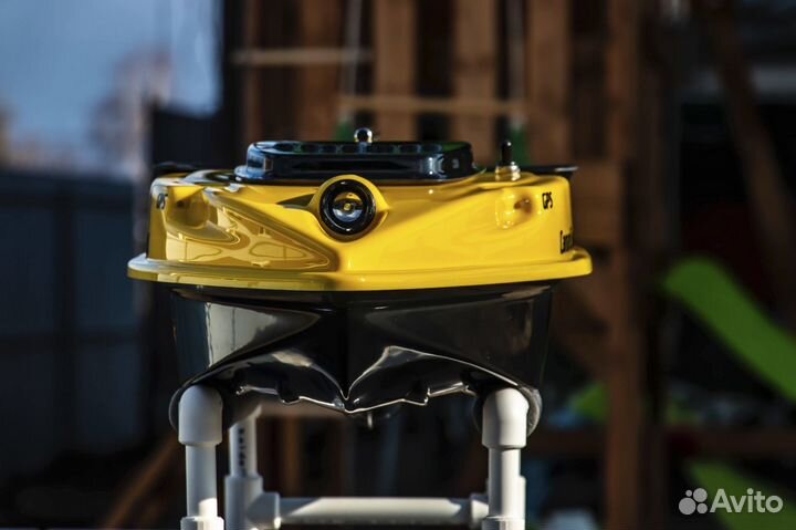 Прикормочный кораблик для рыбалки