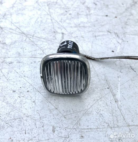 Повторитель в крыло Шкода Фабия Октавия Суперб